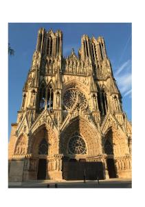 Suite du Crypto - vue imprenable sur la place du Forum