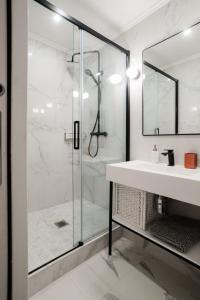 SUITE ELUARD au cœur de la Rive Gauche, neuf, design, 2 personnes