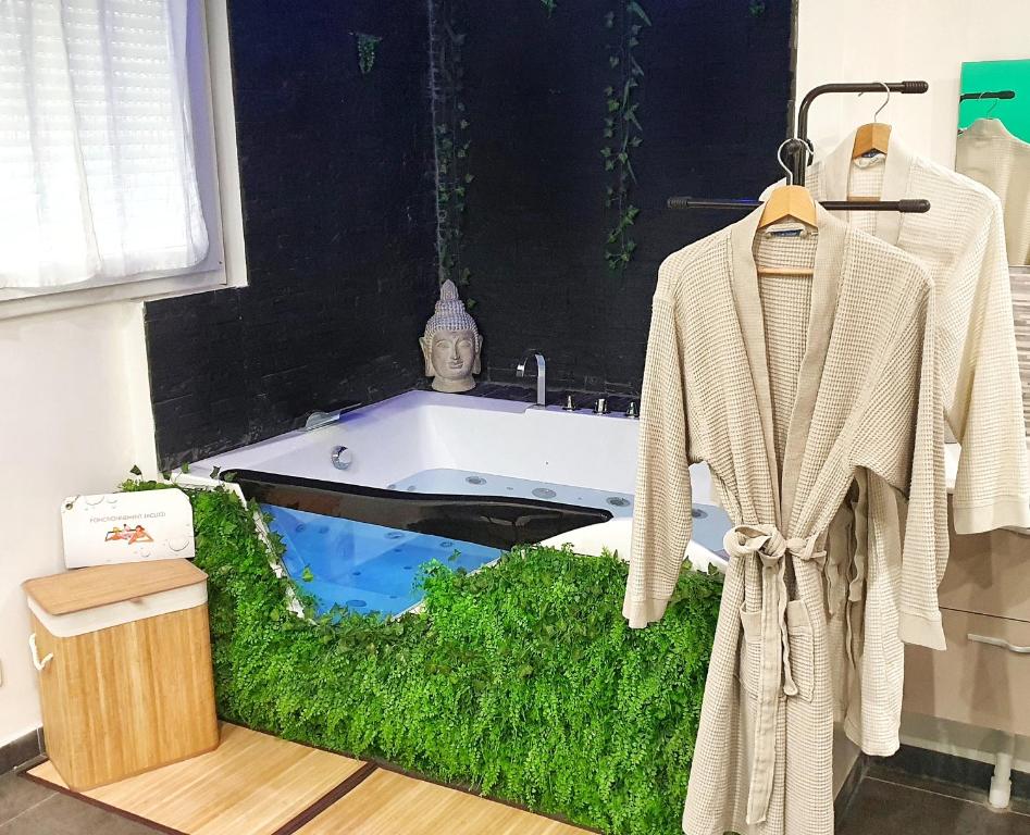 Suite Jacuzzi Privatif Plage Des Catalans 7 Rue de Suez, 13007 Marseille