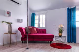 Suite L'echappee - Maison romantique - SPA & Sauna Privatif- Pole Dance - Lit rond avec miroir au plafond