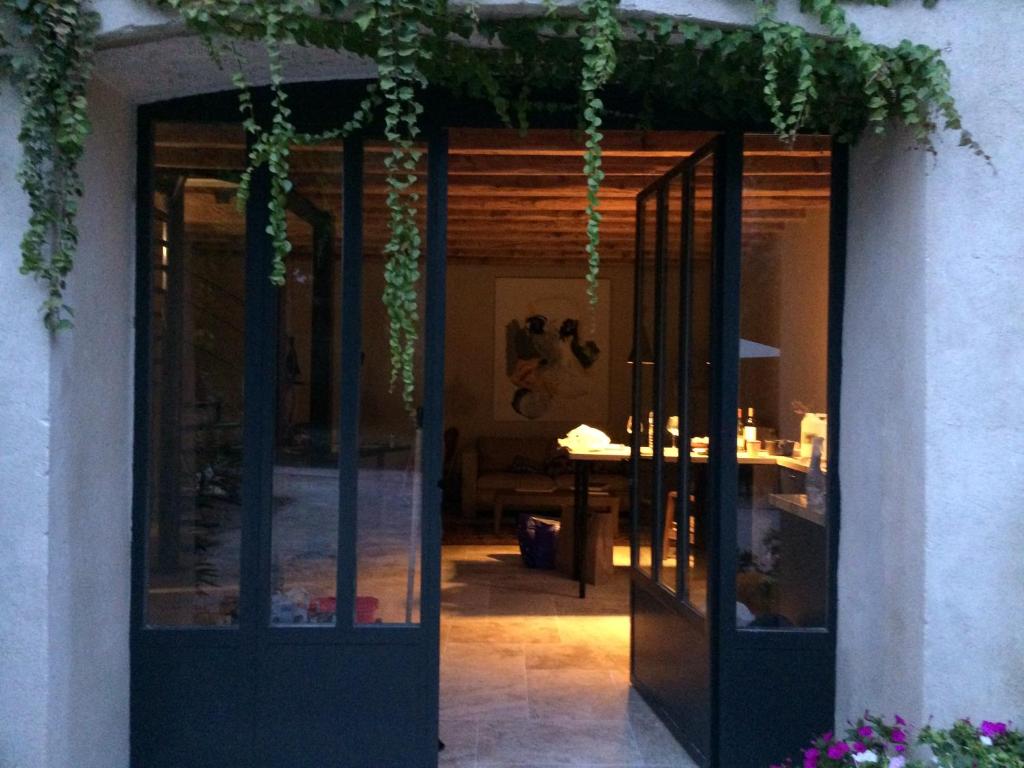 Suite L'éclipse Paris, logement avec jacuzzi, à 10 minutes des Champs Elysées