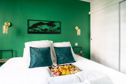 Suite L'éclipse Paris, logement avec jacuzzi, à 10 minutes des Champs Elysées