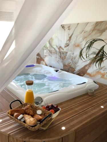 Suite La Boheme avec jacuzzi vu sur Pic Saint Loup