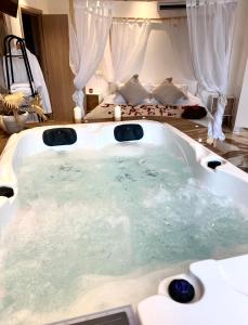 Appartement Suite La Boheme avec jacuzzi vu sur Pic Saint Loup 66 Impasse Valèze 34730 Prades-le-Lez Languedoc-Roussillon