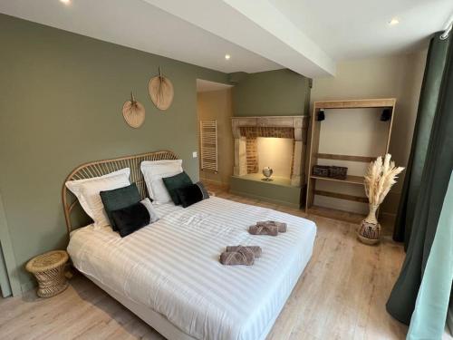 Suite Luxe . Cœur de Vinzelles . Tout équipé . Salon d'extérieur . Cosy