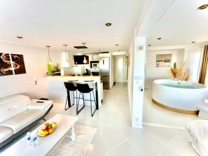 Suite LUXUEUSE vue mer