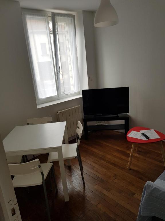 Appartement Suite Paris - proche centre - RDC 35 Avenue de Paris 51100 Reims