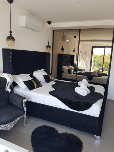 SUITE ROMANTIQUE AVEC JACUZZI BANDOL
