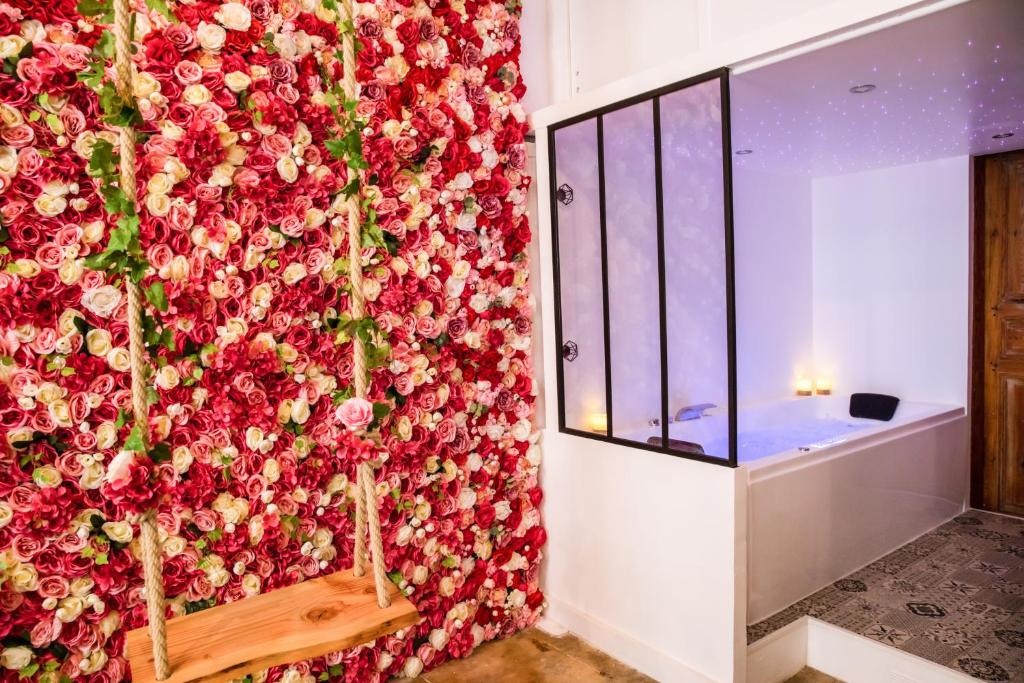 Suite romantique avec Jacuzzi - Hypercentre, Place Jean Jaurès 3 rue de l aiguillerie, 34000 Montpellier