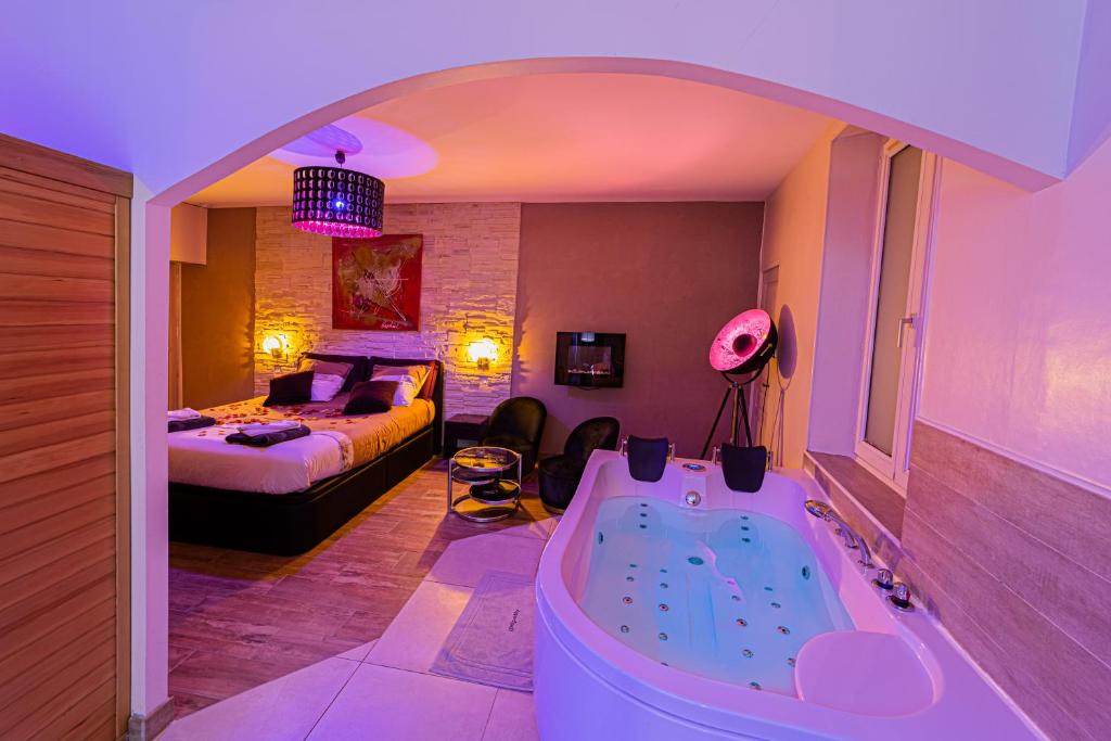 Suite Romantique & Spa 69 Rue Monge, 21000 Dijon