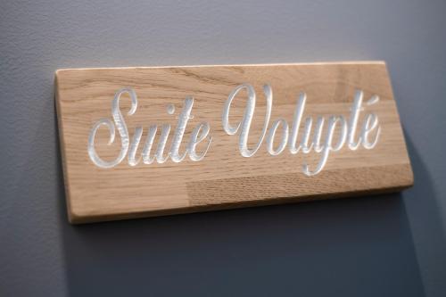 Suite Volupté classée 3 étoiles avec vue sur Jardins, Garage et Climatisation