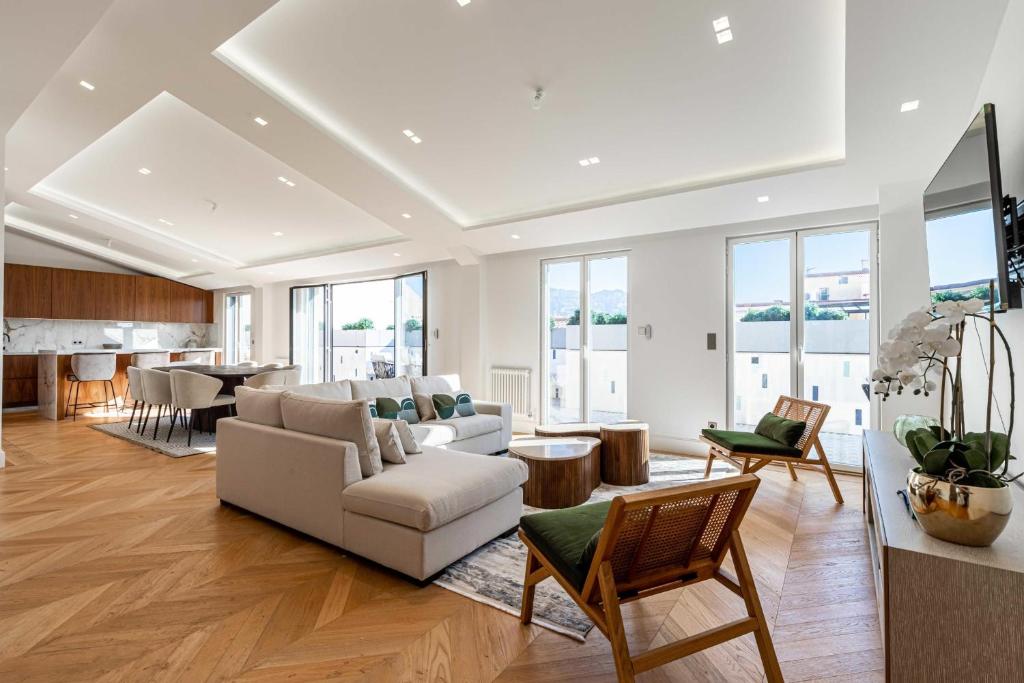 Sumptuous renovated Penthouse - Behind Croisette 7 rue des Etats Unis, 06400 Cannes