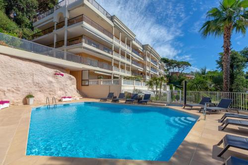 Sun Paradis Cannes luxueux 4 pièces 130m2 vue mer panoramique refait à neuf
