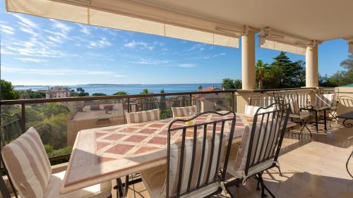 Sun Paradis Cannes luxueux 4 pièces 130m2 vue mer panoramique refait à neuf