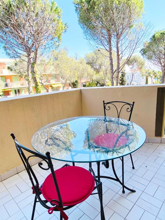 Appartement SUNDY - Appartement bord de mer 4 pers. 1887 Route de la Corniche 83700 Boulouris-sur-Mer