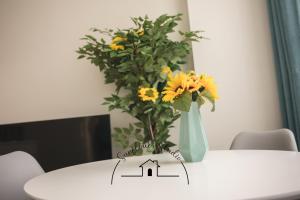 Sunflower Studio by TonsdeVerde