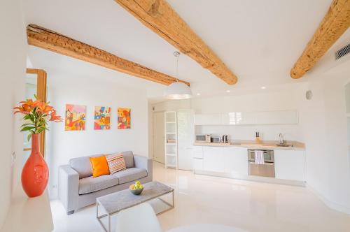 Sunlight Properties - BO - Hyper central, balcony, 5 mins to the beach