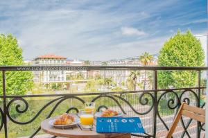 Sunlight Properties - BO - Hyper central, balcony, 5 mins to the beach