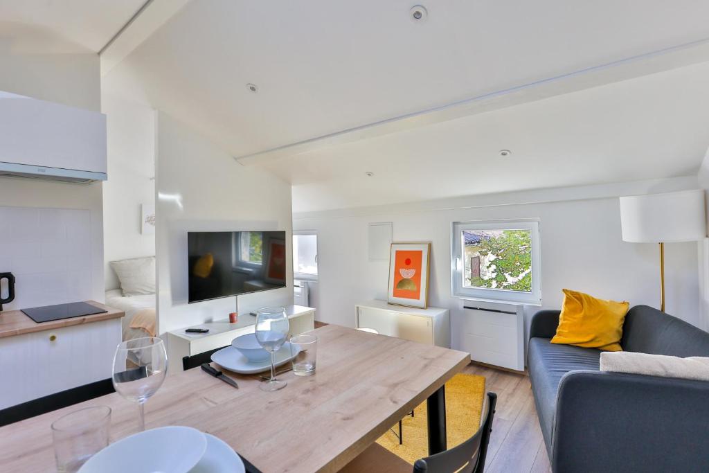 Sunlight Properties - \ 06200 Nice