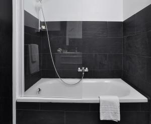 Sunlight Properties - Parisian Bleu - Calm with Sea View