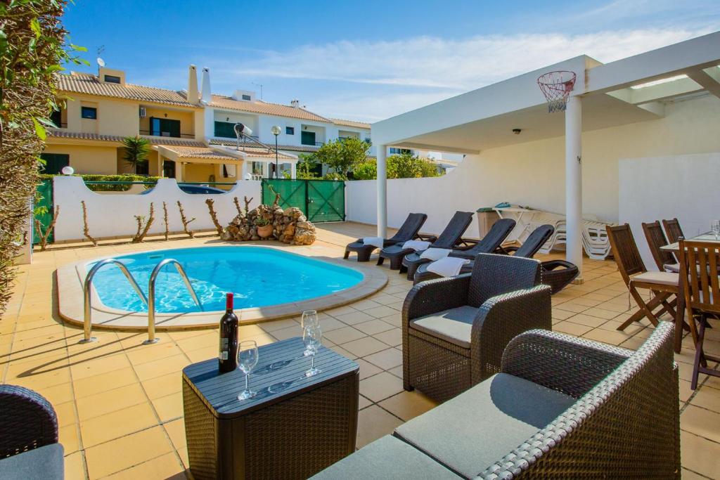 Appartement Sunny 2BDR House W/ Private Pool by LovelyStay Rua Doutora Elisa Augusta de Andrade F4B 8200-019 Albufeira