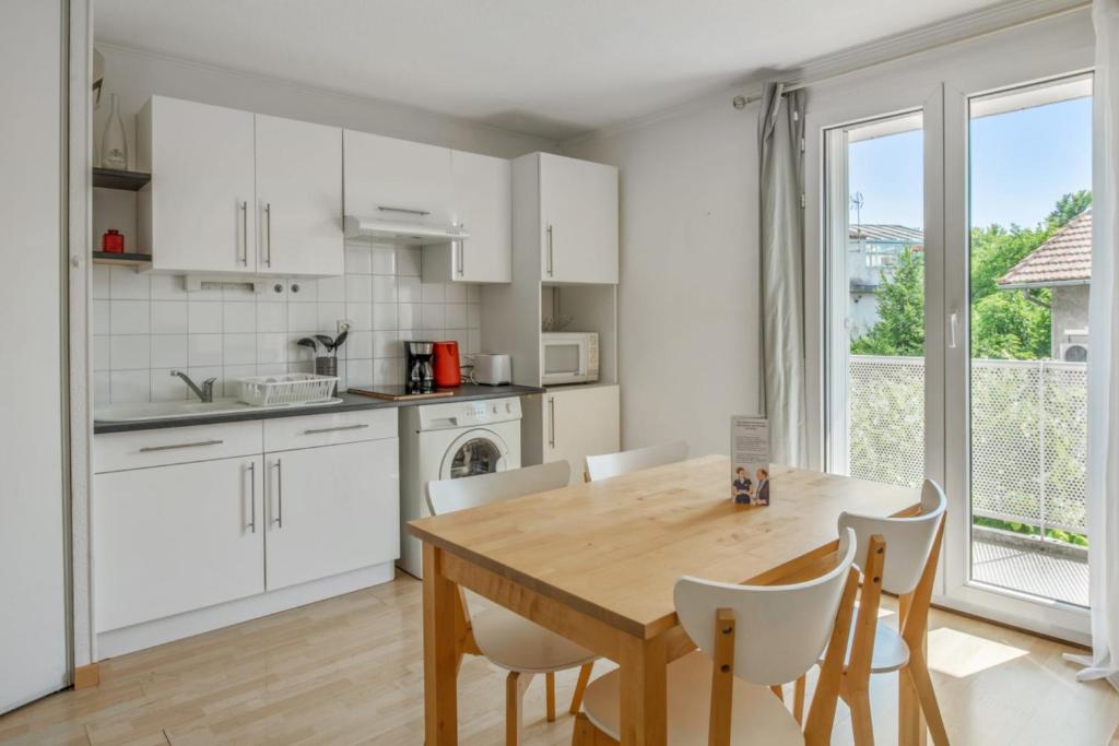 Sunny and beautiful one-bedroom with pool-view terrace in Avignon Welkeys 20 Boulevard Paul Mariéton, 84000 Avignon