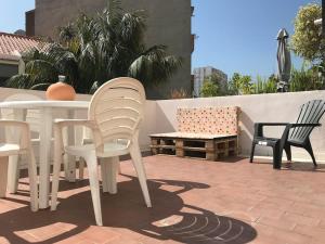 Sunny and cosy apt near the river and main avenue