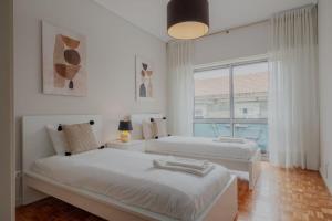 Sunny and Spacious House, 4BD 3Bath Downtown Porto