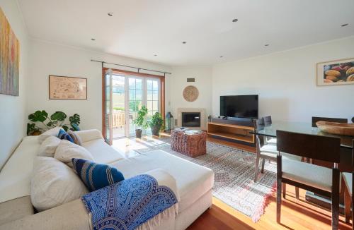 Sunny apartament at Carcavelos Beach, by TimeCooler