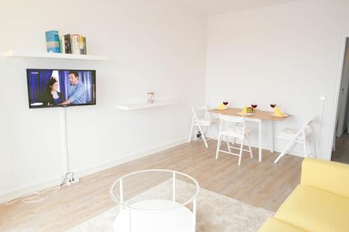 Sunny Apartment II