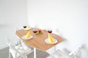 Sunny Apartment II