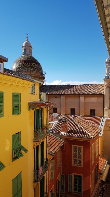 Sunny apartment in heart of Nice Old Town 2 rue Place Vieille, 06300 Nice