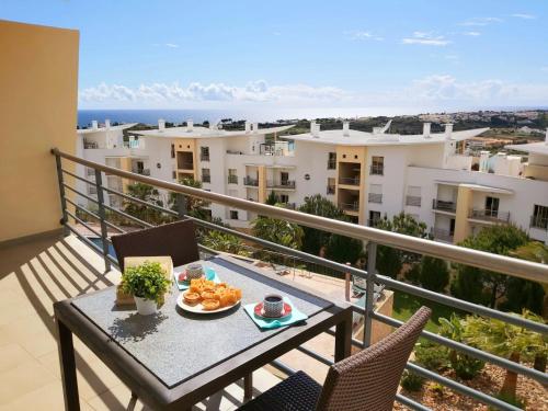 Sunny Apartment with sea view in Albufeira