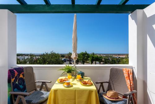 sunny apartment with sea view