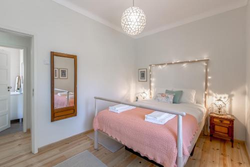 Sunny, Bright and Quiet Apartment, By TimeCooler