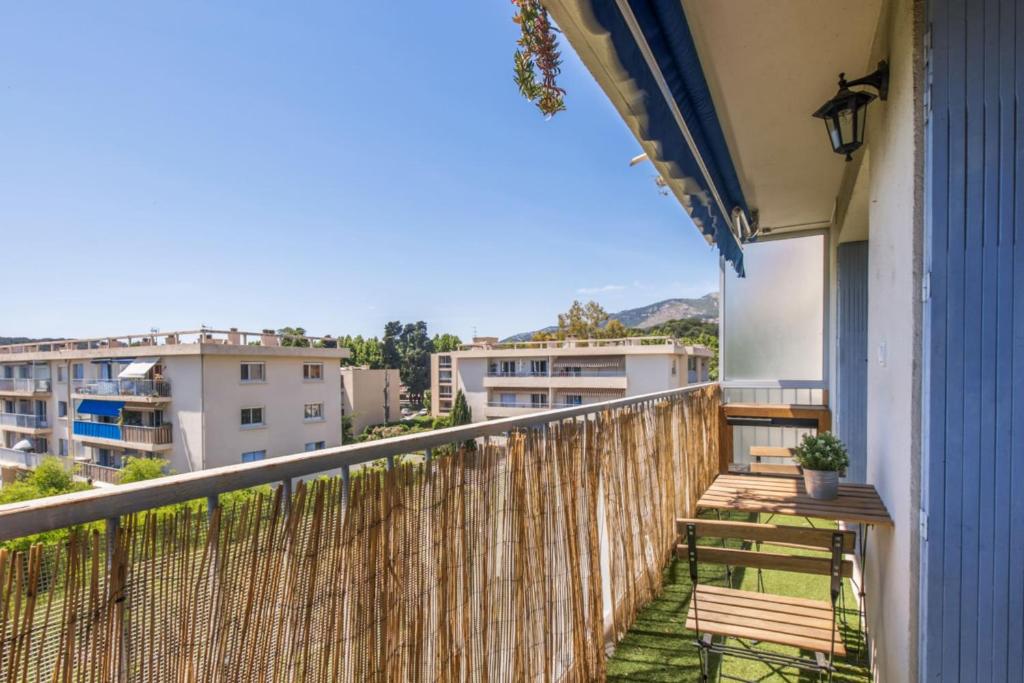 Appartement Sunny flat with large balcony and parking close to Toulon center - Welkeys 223 chemin du Jonquet 83000 Toulon