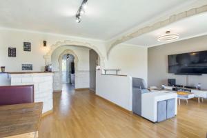 Sunny flat with large balcony and parking close to Toulon center - Welkeys