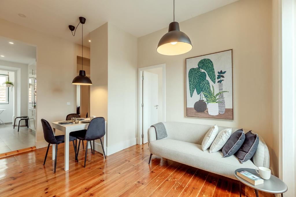 Sunny House - Bright 2 bedroom apartment w/ office 12 Largo Cabeço da Bola, 1150-143 Lisbonne