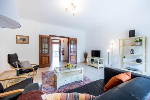 Sunny & Light 2-bedroom Apartment