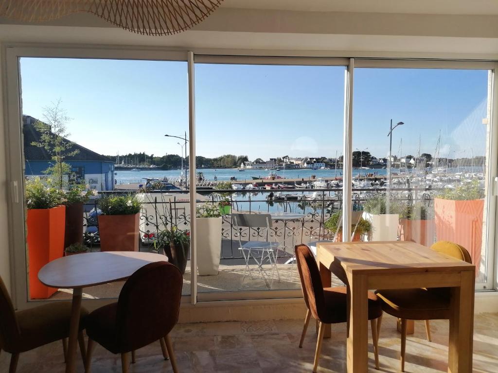 Sunny photographers Studio wBalcony in Alcântara