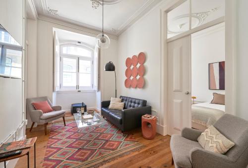 Sunny Pink Street Historical Apt, By TimeCooler