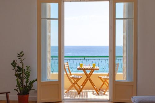 Sunny Private Apartment With Sea View Near The Beach