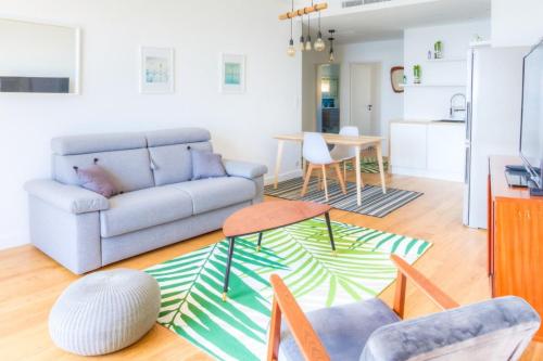 Sunny Private Apartment With Sea View Near The Beach