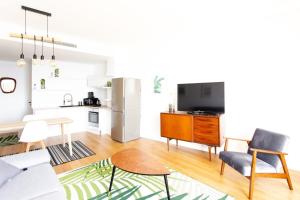 Sunny Private Apartment With Sea View Near The Beach