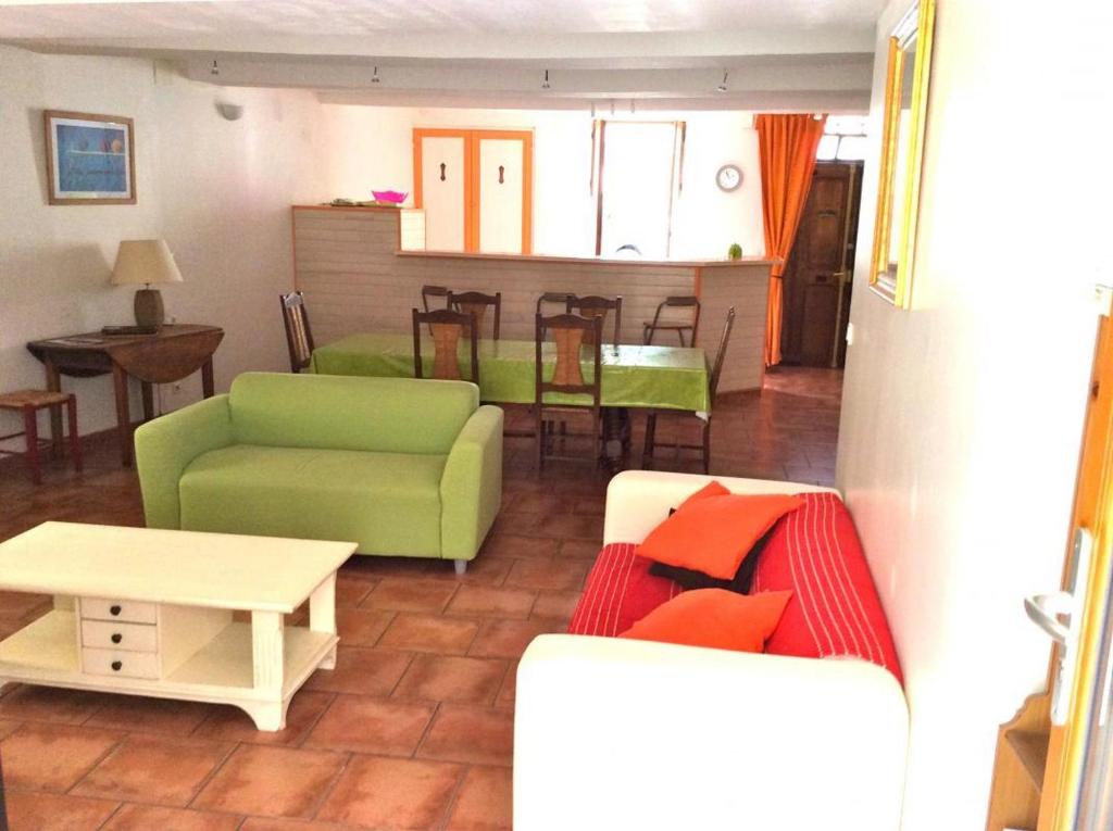 Sunrise Apartment 3BR (Free Wi-Fi)