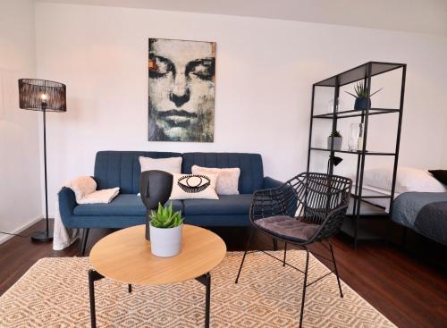 SUNSET APARTMENT: FREE PARKING + BALCONY + NETFLIX