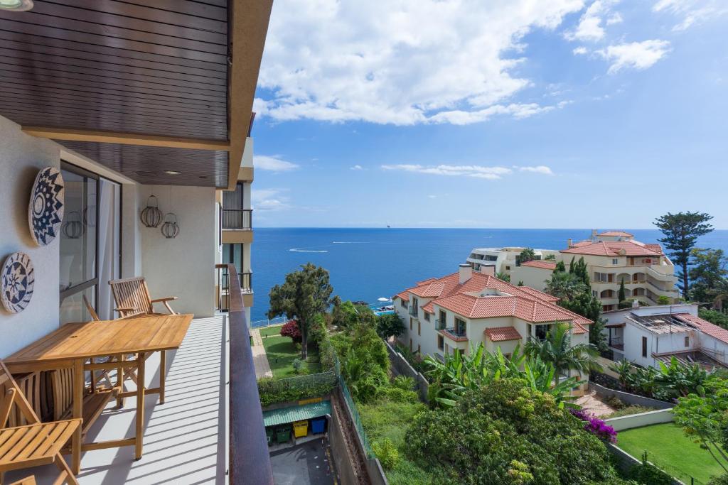 Appartement SUNSET Terrace OCEAN Cliff Pool 187 Estrada Monumental 9000-100 Funchal