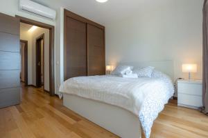 Sunshine Coast Apartment by Rent4All