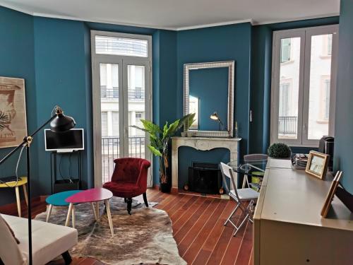 Super 2 bedrooms central apartment prox Palais and sea view