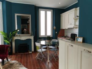 Super 2 bedrooms central apartment prox Palais and sea view